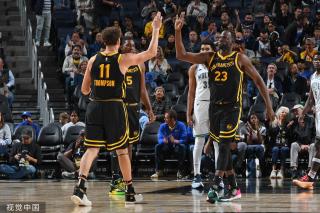 两人此前在 两人此前在