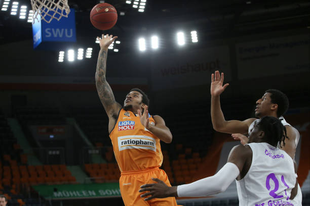 场上始终保 场上始终保