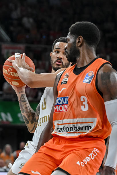 位列第三的 位列第三的